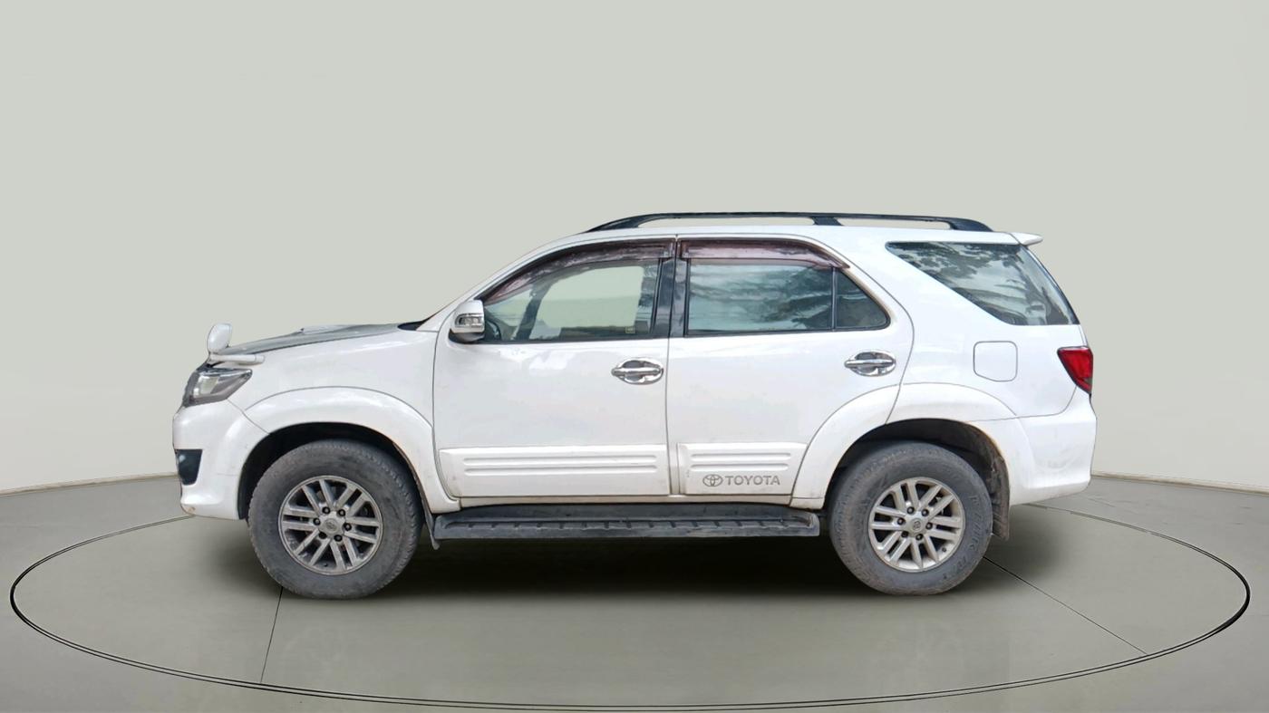 2014 Toyota Fortuner 3.0 4X2 AT, Diesel, Automatic, 2,15,035 km, exterior