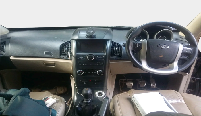 2017 Mahindra XUV500 W10, Diesel, Manual, 62,331 km, interior