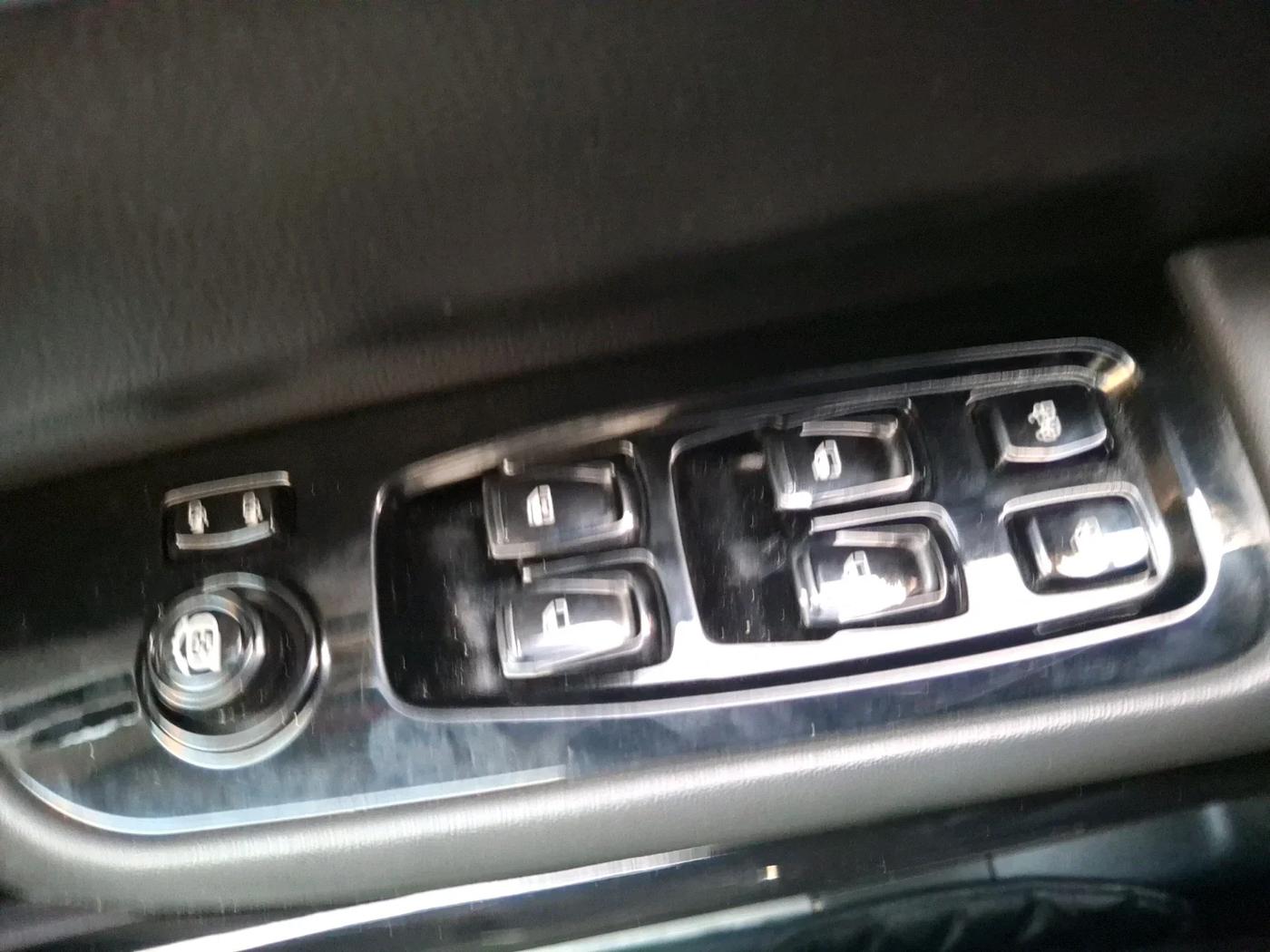 2022 Mahindra XUV700 AX 7 P AT 7 STR, Petrol, Automatic, 49,985 km, interior