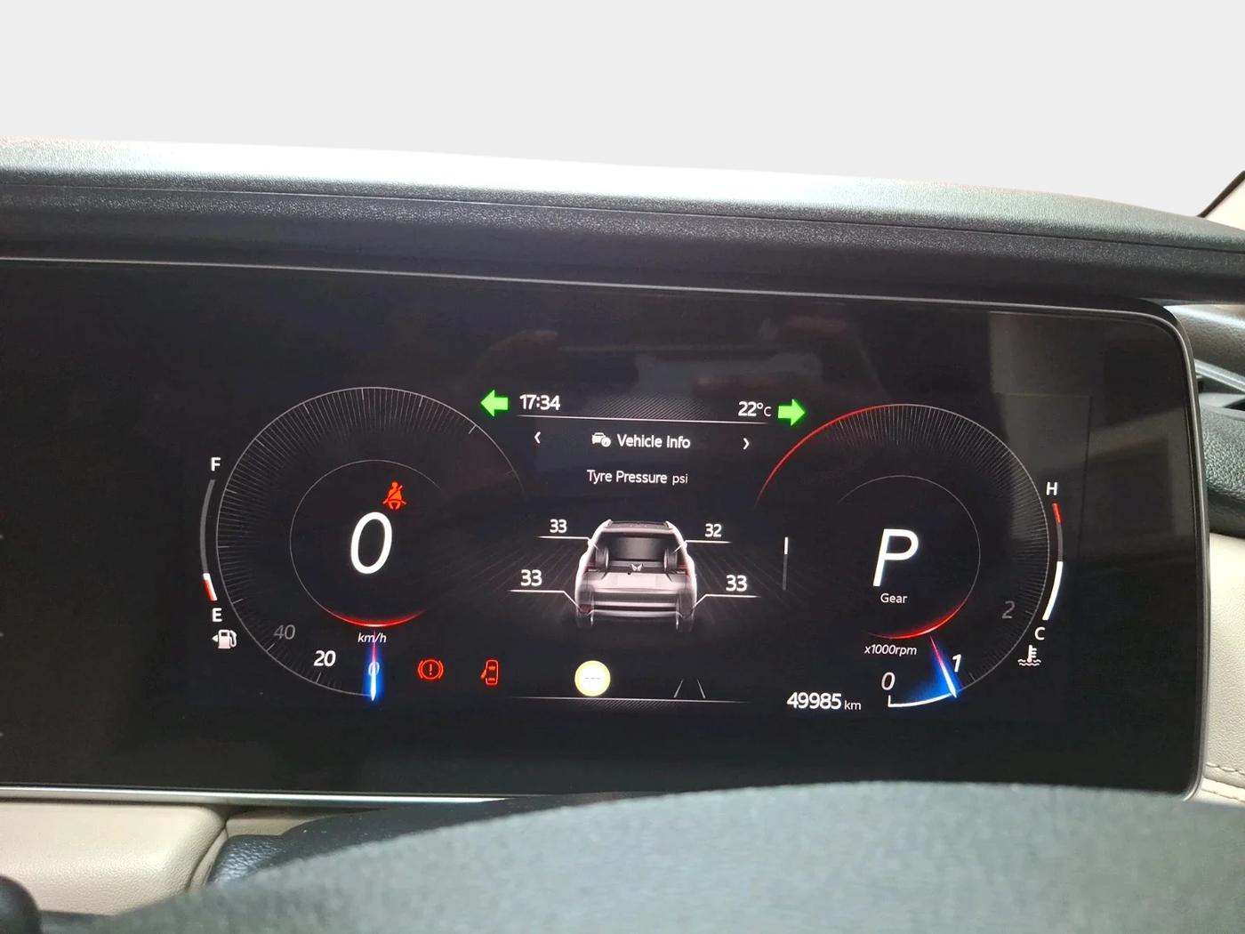2022 Mahindra XUV700 AX 7 P AT 7 STR, Petrol, Automatic, 49,985 km, interior