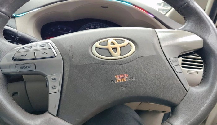 2013 Toyota Innova 2.5 VX 7 STR, Diesel, Manual, 1,28,615 km, interior