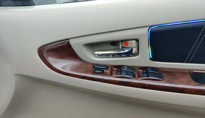 2013 Toyota Innova 2.5 VX 7 STR, Diesel, Manual, 1,28,615 km, interior