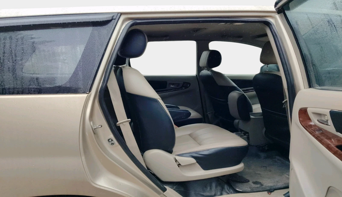 2013 Toyota Innova 2.5 VX 7 STR, Diesel, Manual, 1,28,615 km, interior