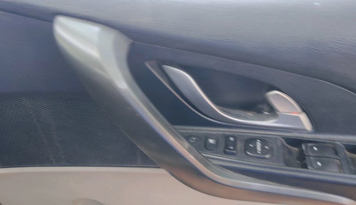 2015 Mahindra XUV500 W10, Diesel, Manual, 1,03,979 km, interior