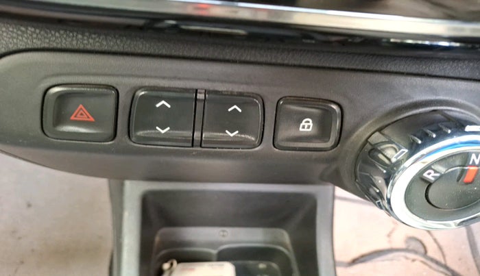 2017 Renault Kwid RXT 1.0 AMT, Petrol, Automatic, 47,672 km, interior