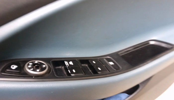 2015 Hyundai i20 Active 1.4 SX, Diesel, Manual, 1,80,159 km, interior