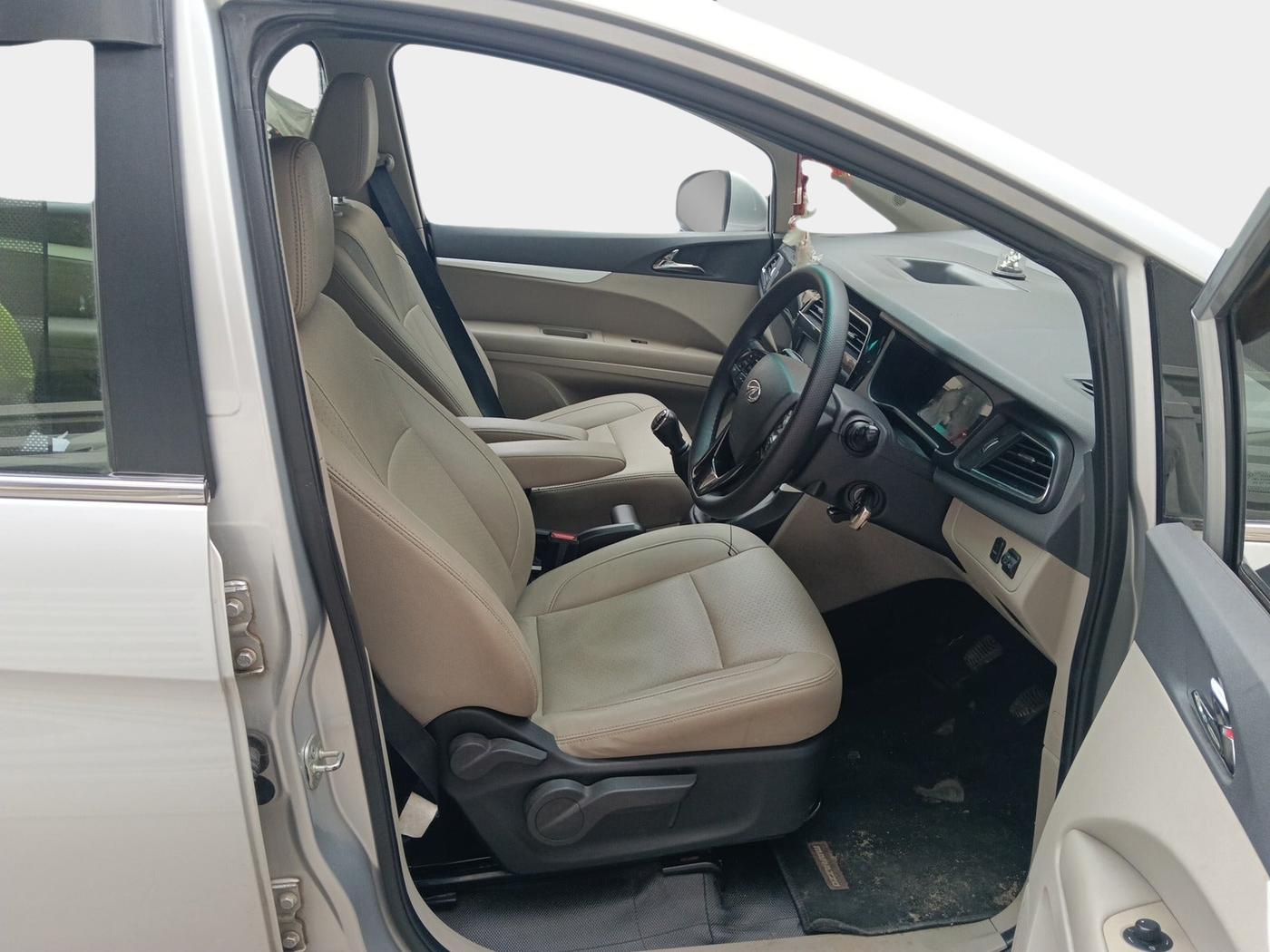 2019 Mahindra MARAZZO M8 8 STR, Diesel, Manual, 93,248 km, interior