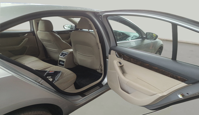 2013 Skoda Octavia AMBITION 2.0 TDI, Diesel, Manual, 87,950 km, interior