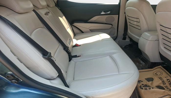 2020 Mahindra XUV300 W8 (O) 1.5 DIESEL, Diesel, Manual, 1,45,931 km, interior