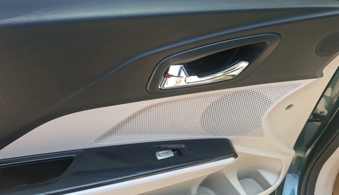 2020 Mahindra XUV300 W8 (O) 1.5 DIESEL, Diesel, Manual, 1,45,931 km, interior