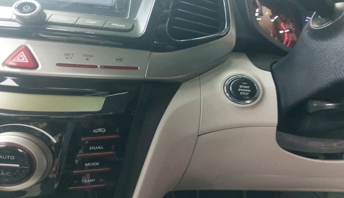 2020 Mahindra XUV300 W8 (O) 1.5 DIESEL, Diesel, Manual, 1,17,654 km, interior