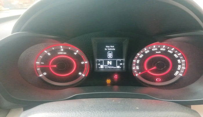 2020 Mahindra XUV300 W8 (O) 1.5 DIESEL, Diesel, Manual, 1,17,654 km, interior