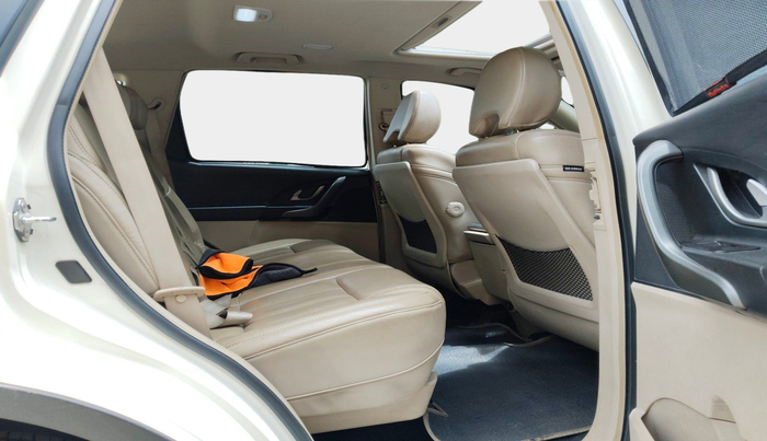 2015 Mahindra XUV500 W10 1.99, Diesel, Manual, 1,49,255 km, interior