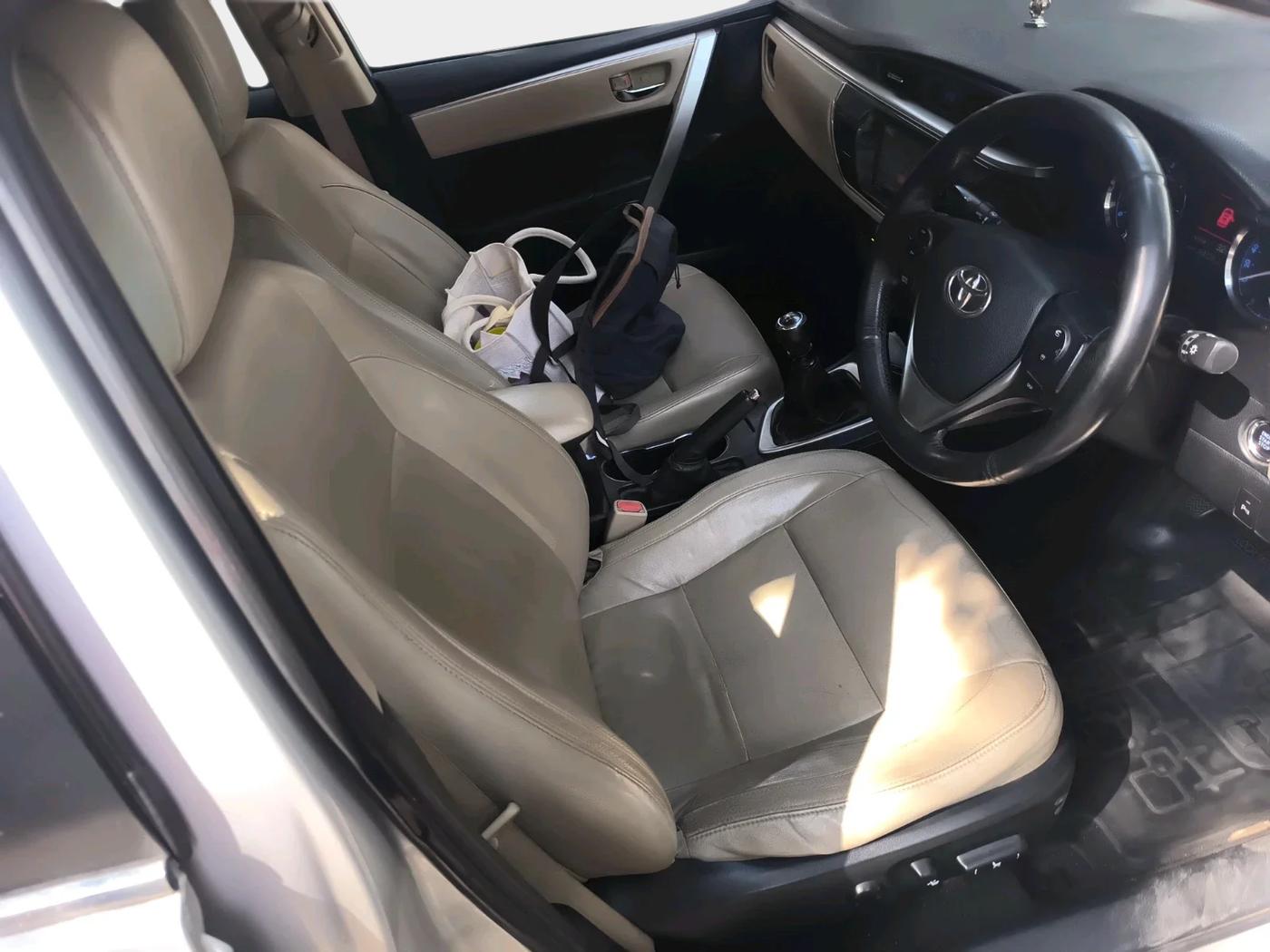 2014 Toyota Corolla Altis GL DIESEL, Diesel, Manual, 1,64,228 km, interior