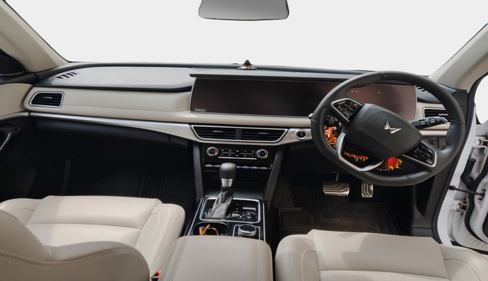 2023 Mahindra XUV700 AX 7 LUXURY D AWD AT 7 STR, Diesel, Automatic, 31,029 km, interior