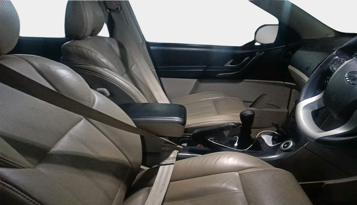 2015 Mahindra XUV500 W10, Diesel, Manual, 66,316 km, interior