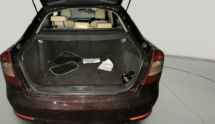 2013 Skoda Laura L&K 2.0 TDI AT, Diesel, Automatic, 2,09,262 km, exterior