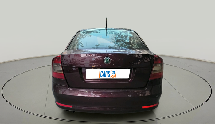 2013 Skoda Laura L&K 2.0 TDI AT, Diesel, Automatic, 2,09,262 km, exterior