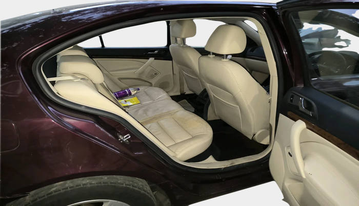 2013 Skoda Laura L&K 2.0 TDI AT, Diesel, Automatic, 2,09,262 km, interior