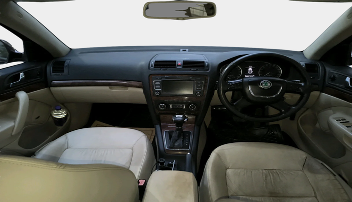 2013 Skoda Laura L&K 2.0 TDI AT, Diesel, Automatic, 2,09,262 km, interior