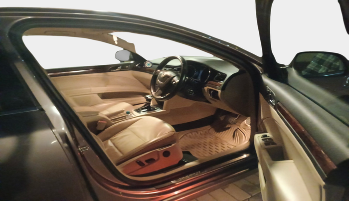 2012 Skoda Superb ELEGANCE 2.0 TDI CR AT, Diesel, Automatic, 1,07,600 km, interior