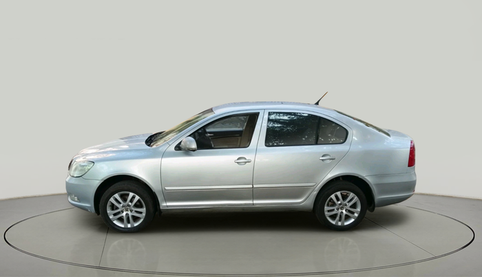 2013 Skoda Laura ELEGANCE 2.0 TDI CR AT, Diesel, Automatic, 1,25,548 km, exterior