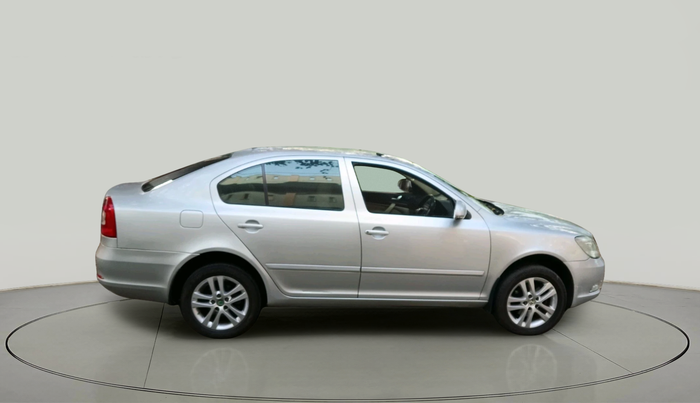 2013 Skoda Laura ELEGANCE 2.0 TDI CR AT, Diesel, Automatic, 1,25,548 km, exterior