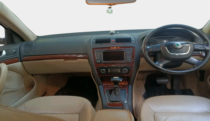 2013 Skoda Laura ELEGANCE 2.0 TDI CR AT, Diesel, Automatic, 1,25,548 km, interior