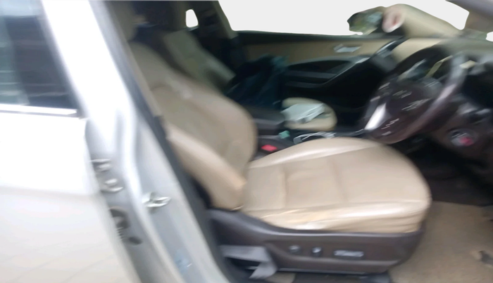 2014 Hyundai Santa Fe 2 WD AT, Diesel, Automatic, 1,63,719 km, interior