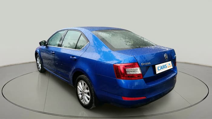2014 Skoda Octavia AMBITION 2.0 TDI AT, Diesel, Automatic, 1,15,305 km, exterior