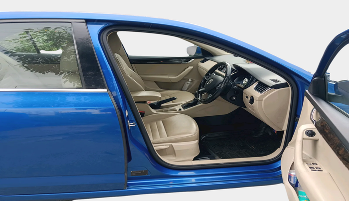 2014 Skoda Octavia AMBITION 2.0 TDI AT, Diesel, Automatic, 1,15,305 km, interior