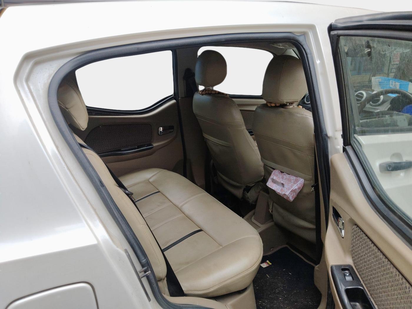 2017 Mahindra E20 Plus P6, Electric, Automatic, 48,116 km, interior