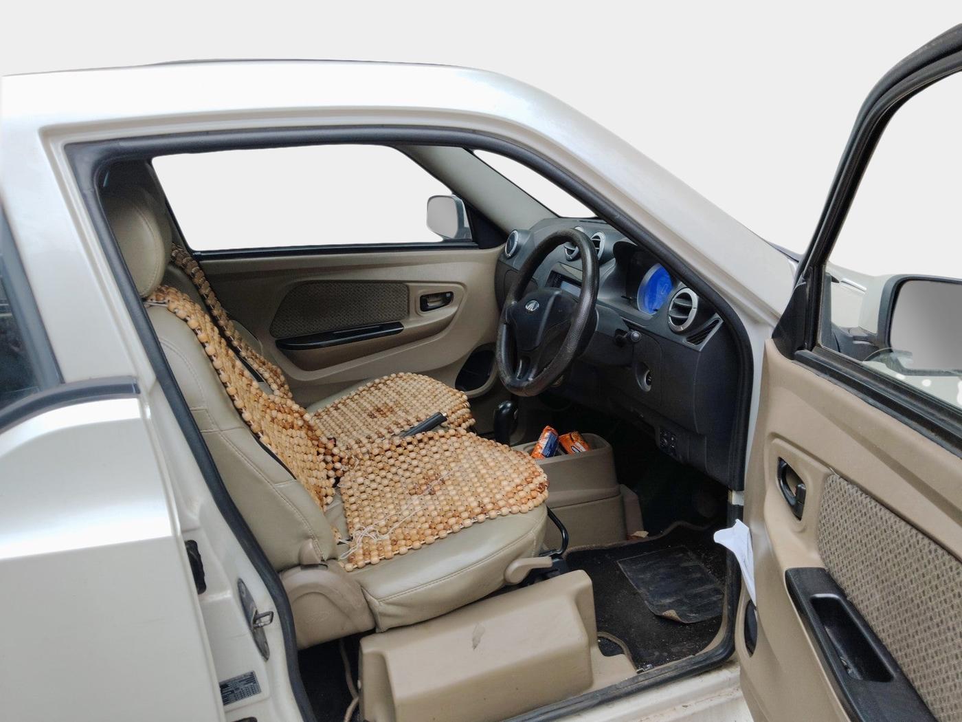 2017 Mahindra E20 Plus P6, Electric, Automatic, 48,116 km, interior