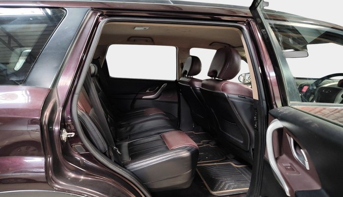 2015 Mahindra XUV500 W8 1.99, Diesel, Manual, 79,706 km, interior