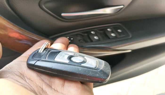 2013 BMW 3 Series 320d, Diesel, Automatic, 1,36,031 km, interior