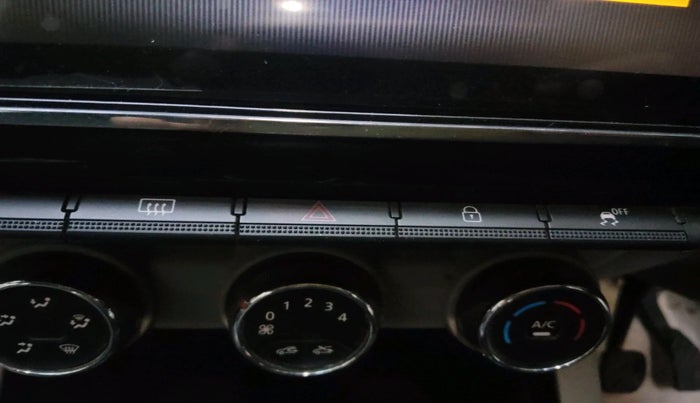 2024 Renault TRIBER RXZ, Petrol, Manual, 35,716 km, interior