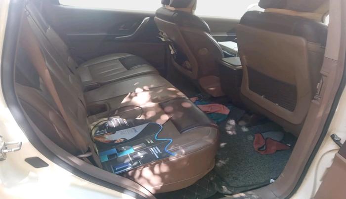 2014 Mahindra XUV500 W8, Diesel, Manual, 7,00,001 km, interior