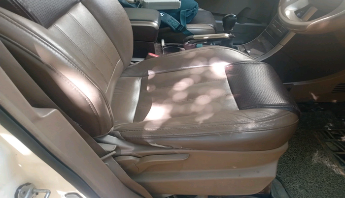 2014 Mahindra XUV500 W8, Diesel, Manual, 7,00,001 km, interior