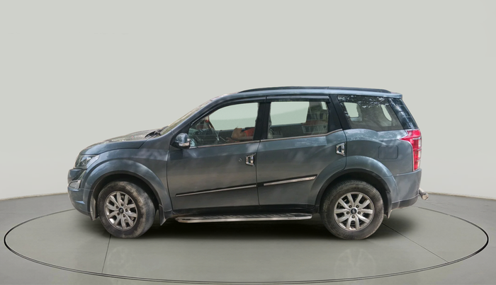 2016 Mahindra XUV500 W10 AT, Diesel, Automatic, 77,951 km, exterior