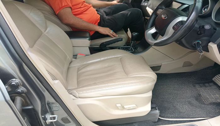 2016 Mahindra XUV500 W10 AT, Diesel, Automatic, 77,951 km, interior