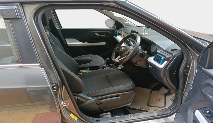 2024 Tata PUNCH Creative Flagship Dual Tone AMT, Petrol, Automatic, 10,858 km, interior