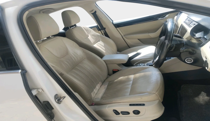 2017 Skoda Octavia L&K 1.8 TSI AT, Petrol, Automatic, 1,39,707 km, interior