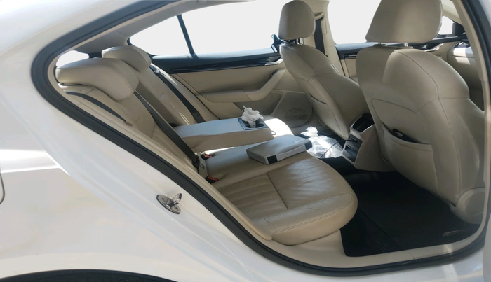 2017 Skoda Octavia L&K 1.8 TSI AT, Petrol, Automatic, 1,39,707 km, interior