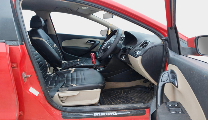 2010 Volkswagen Polo HIGHLINE1.2L, Petrol, Manual, 1,06,858 km, interior