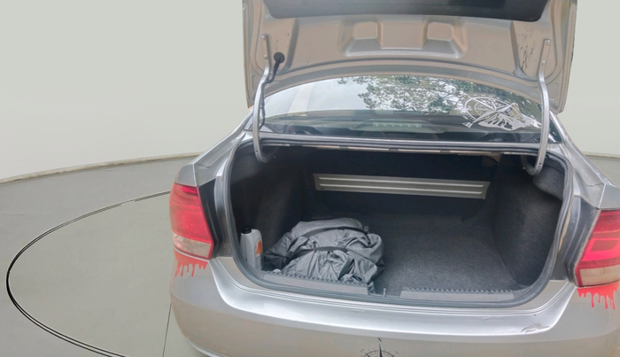 2011 Volkswagen Vento TRENDLINE 1.6, Petrol, Manual, 87,355 km, exterior