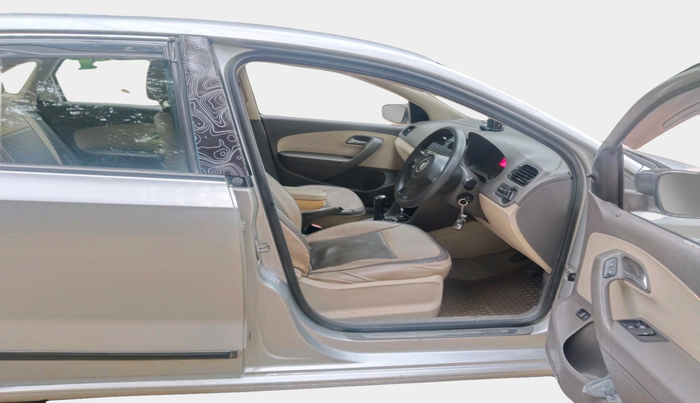 2011 Volkswagen Vento TRENDLINE 1.6, Petrol, Manual, 87,355 km, interior