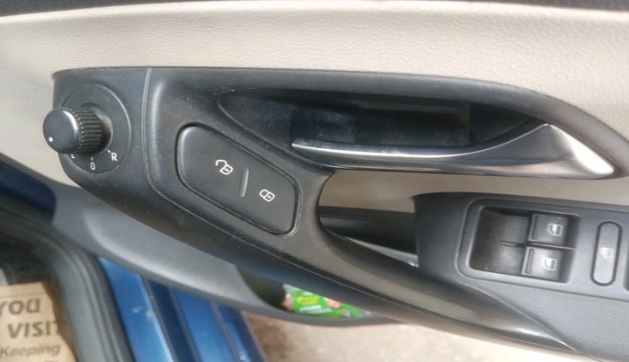 2013 Volkswagen Polo COMFORTLINE 1.2L PETROL, Petrol, Manual, 56,063 km, interior