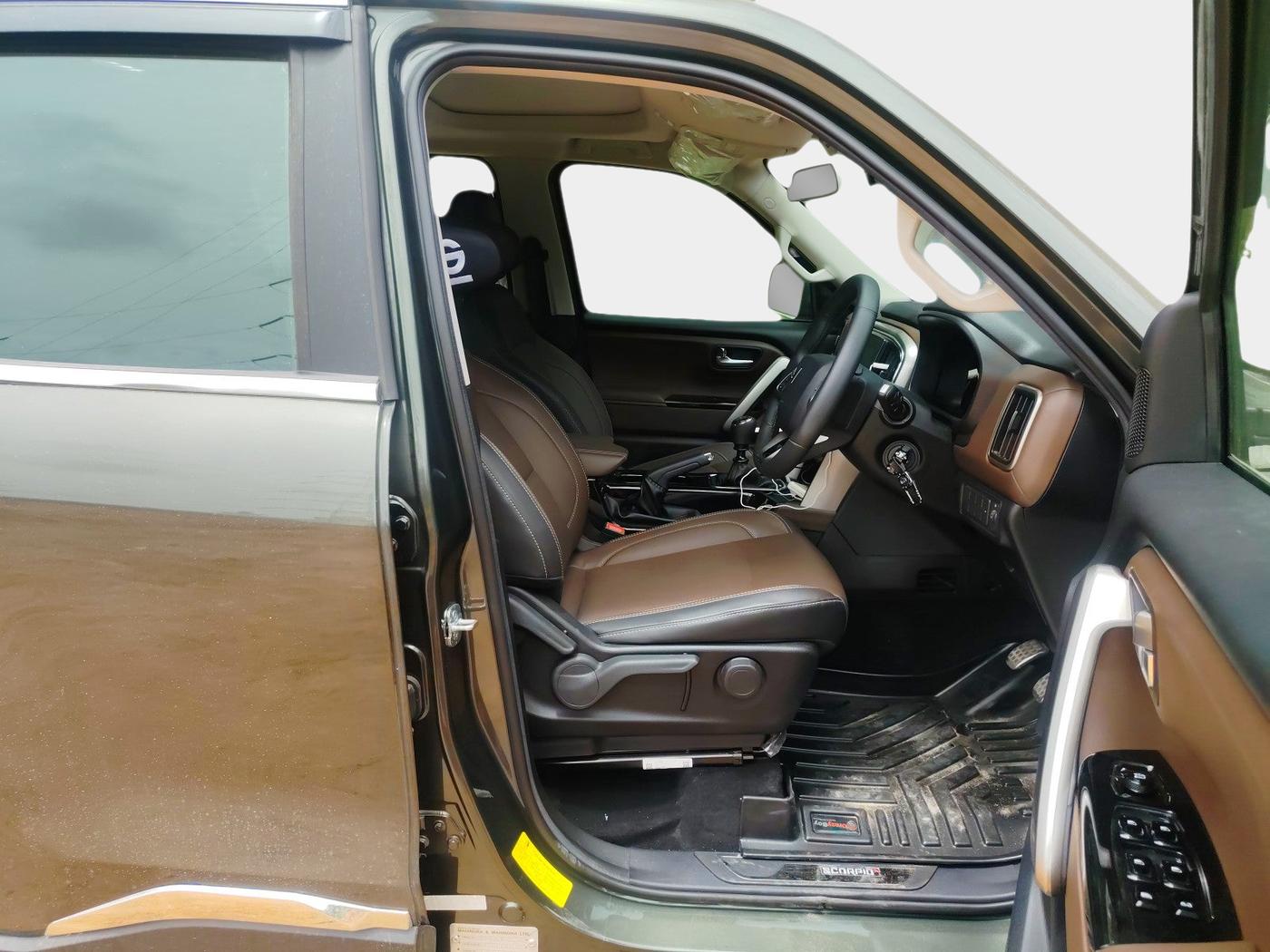 2024 Mahindra SCORPIO-N Z8 L PETROL MT 7 STR, Petrol, Manual, 4,400 km, interior
