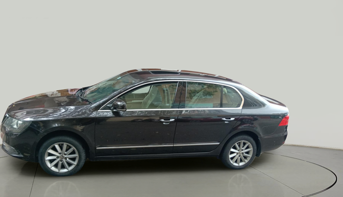 2015 Skoda Superb ELEGANCE 1.8 TSI MT, Petrol, Manual, 1,56,889 km, exterior