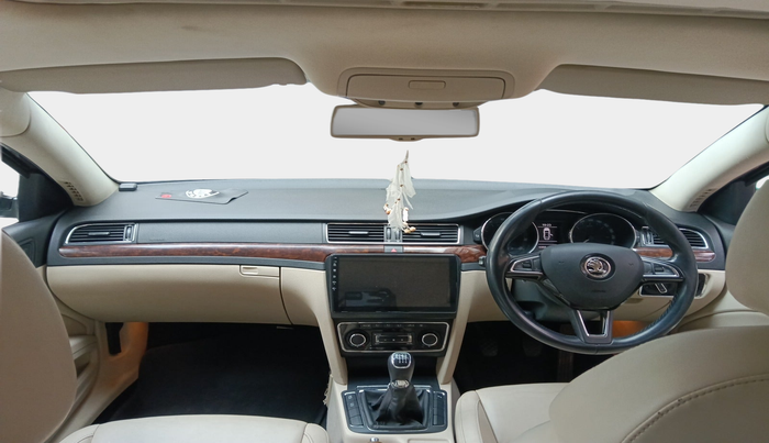 2015 Skoda Superb ELEGANCE 1.8 TSI MT, Petrol, Manual, 1,56,889 km, interior